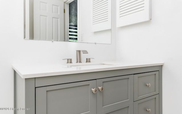 10701 Linn Station Rd, Louisville, KY 40223