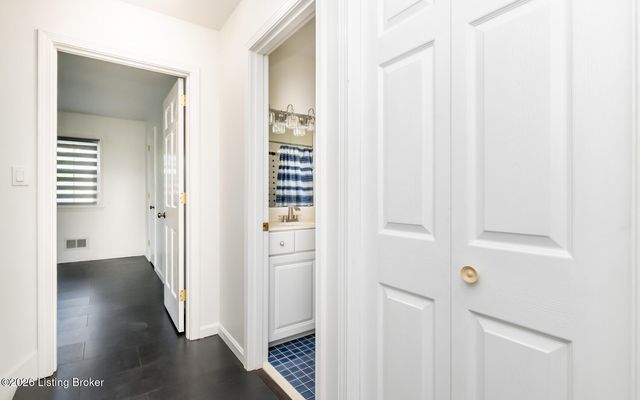 10701 Linn Station Rd, Louisville, KY 40223