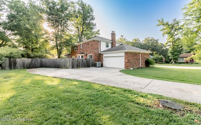 10701 Linn Station Rd, Louisville, KY 40223