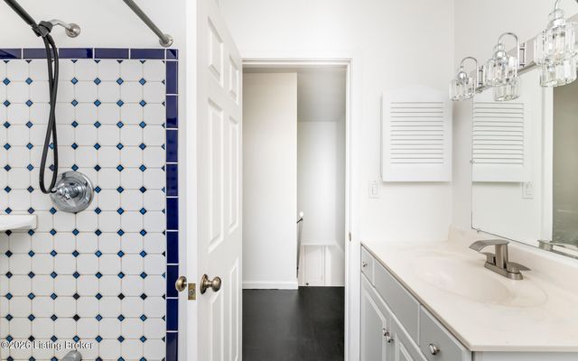 10701 Linn Station Rd, Louisville, KY 40223