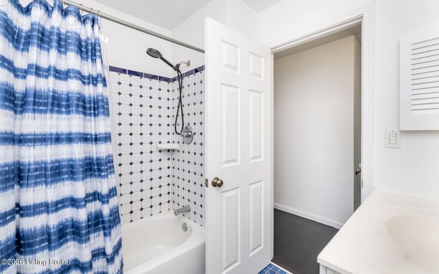 10701 Linn Station Rd, Louisville, KY 40223