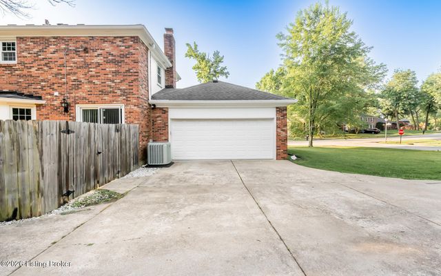 10701 Linn Station Rd, Louisville, KY 40223