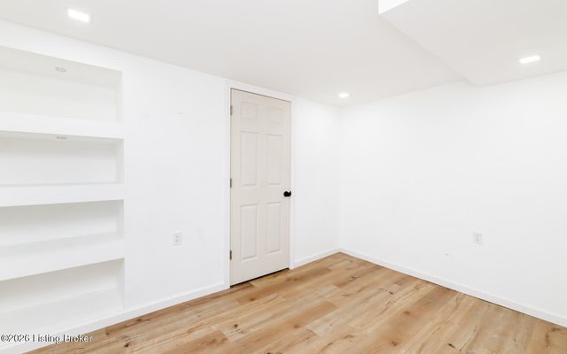 10701 Linn Station Rd, Louisville, KY 40223