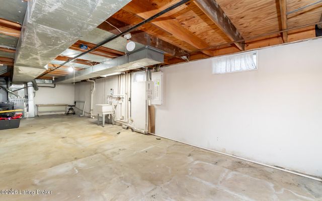 10701 Linn Station Rd, Louisville, KY 40223
