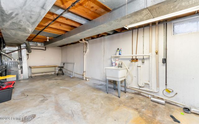 10701 Linn Station Rd, Louisville, KY 40223