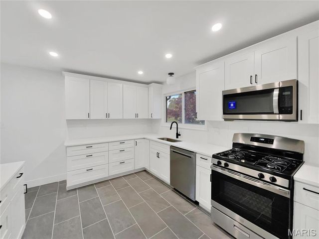 1673 Kingsford Drive, Florissant, MO 63031
