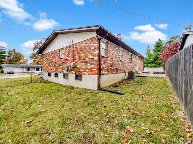 1673 Kingsford Drive, Florissant, MO 63031