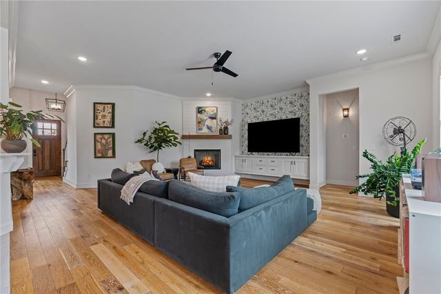 1060 Elizabeth Drive, Bentonville, AR 72713