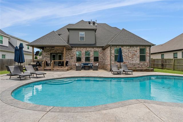 1060 Elizabeth Drive, Bentonville, AR 72713