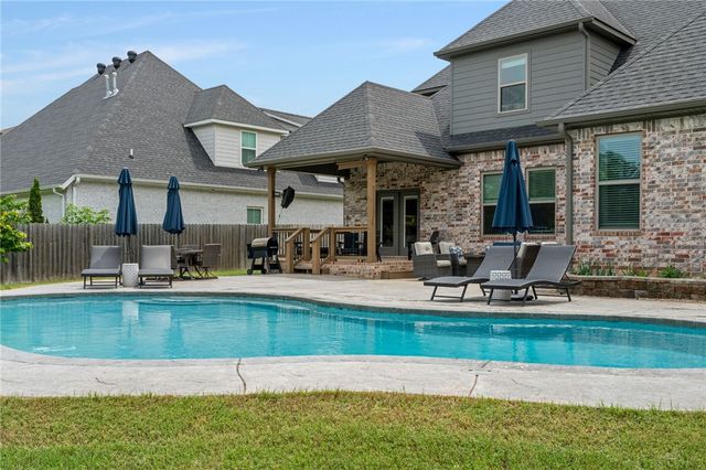 1060 Elizabeth Drive, Bentonville, AR 72713