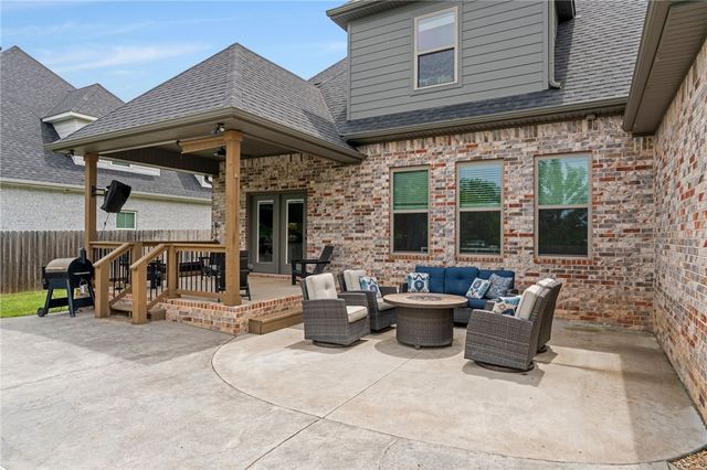 1060 Elizabeth Drive, Bentonville, AR 72713