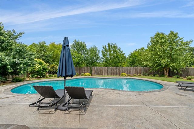 1060 Elizabeth Drive, Bentonville, AR 72713