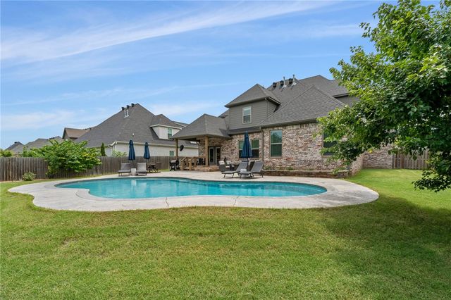 1060 Elizabeth Drive, Bentonville, AR 72713