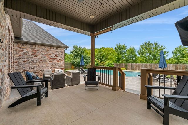 1060 Elizabeth Drive, Bentonville, AR 72713
