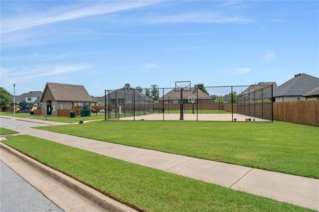 1060 Elizabeth Drive, Bentonville, AR 72713
