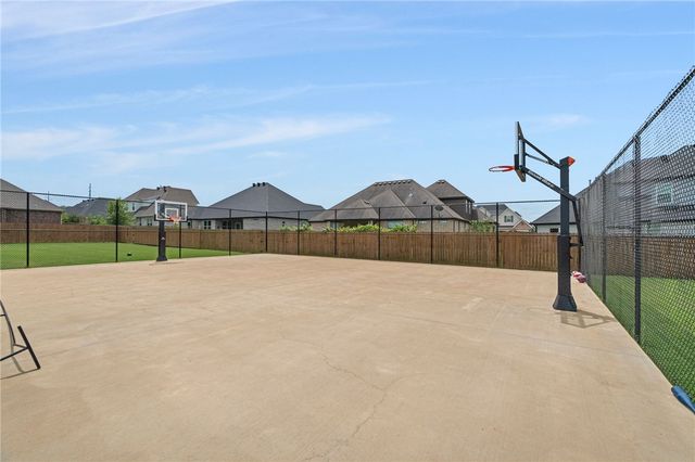 1060 Elizabeth Drive, Bentonville, AR 72713