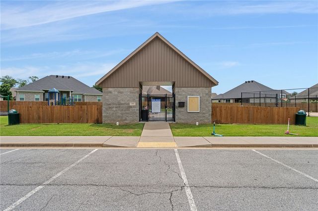 1060 Elizabeth Drive, Bentonville, AR 72713