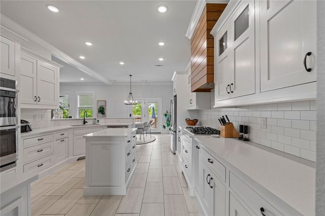 1060 Elizabeth Drive, Bentonville, AR 72713