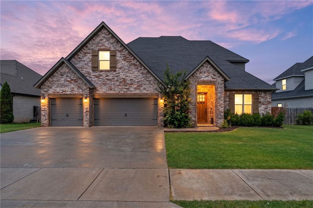 1060 Elizabeth Drive, Bentonville, AR 72713