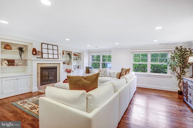 10019 KENSINGTON PKWY, Kensington, MD 20895