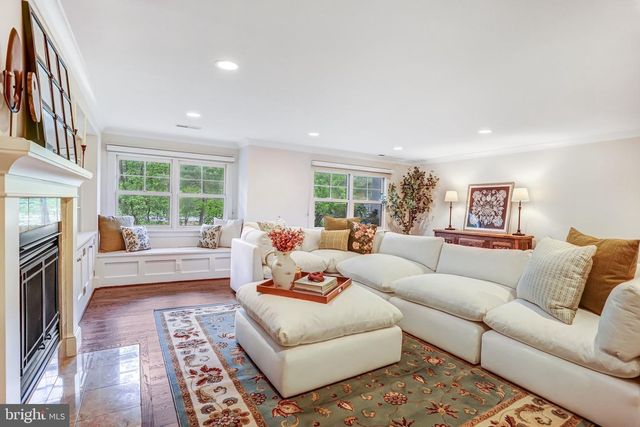 10019 KENSINGTON PKWY, Kensington, MD 20895