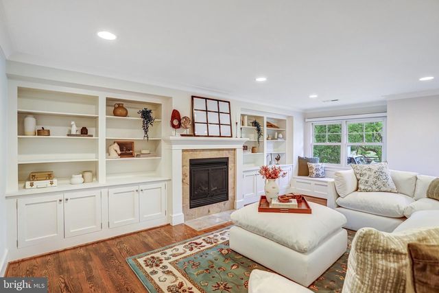 10019 KENSINGTON PKWY, Kensington, MD 20895