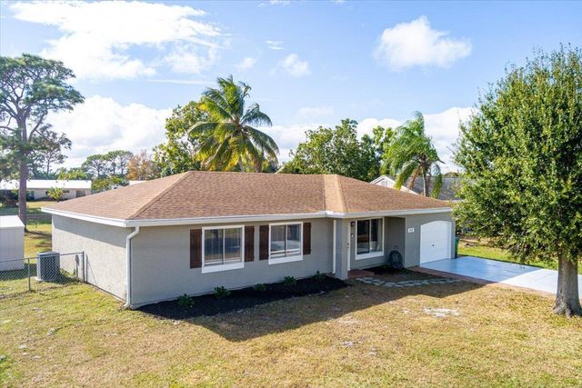 1969 SE Redwing Circle, Port St. Lucie, FL 34952