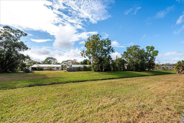 1969 SE Redwing Circle, Port St. Lucie, FL 34952
