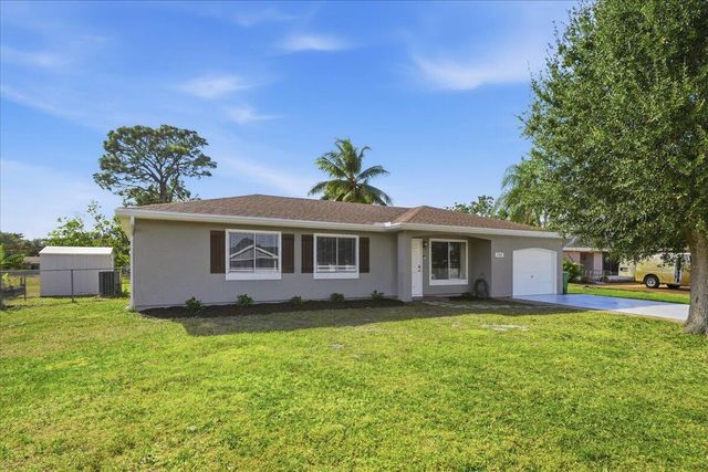 1969 SE Redwing Circle, Port St. Lucie, FL 34952