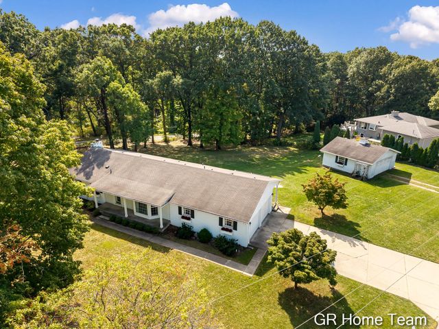 2650 Scenicview Drive NE, Grand Rapids, MI 49525