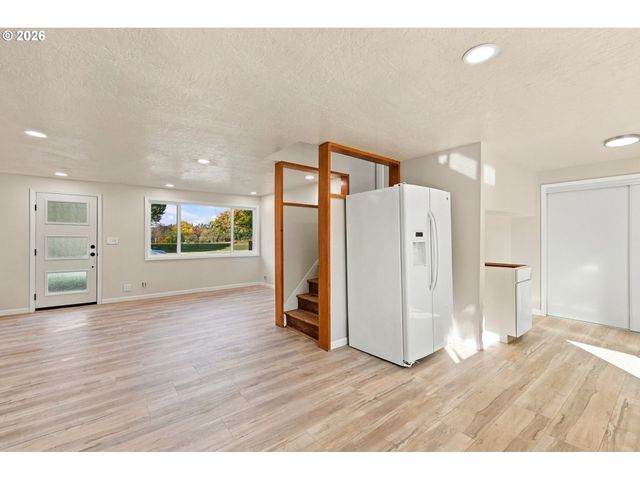 2845 HILYARD St, Eugene, OR 97405