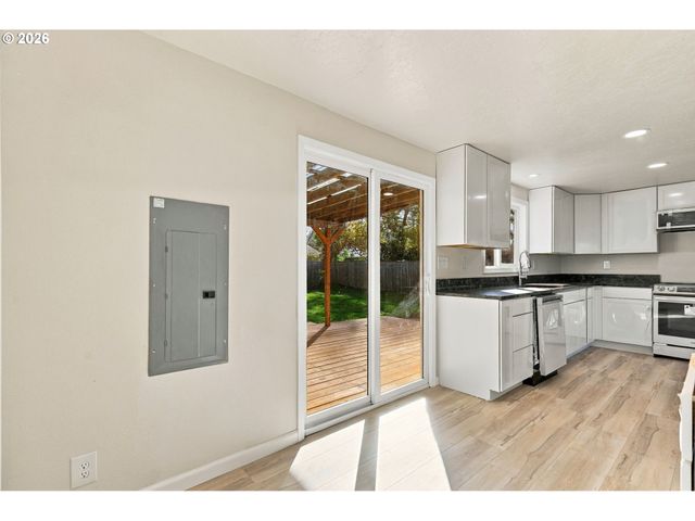 2845 HILYARD St, Eugene, OR 97405