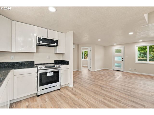 2845 HILYARD St, Eugene, OR 97405