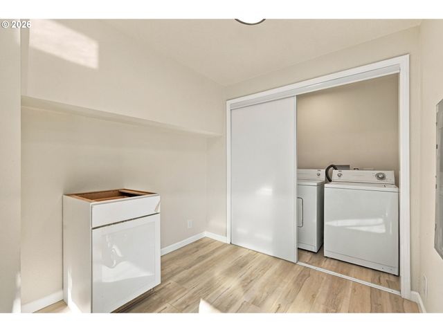 2845 HILYARD St, Eugene, OR 97405