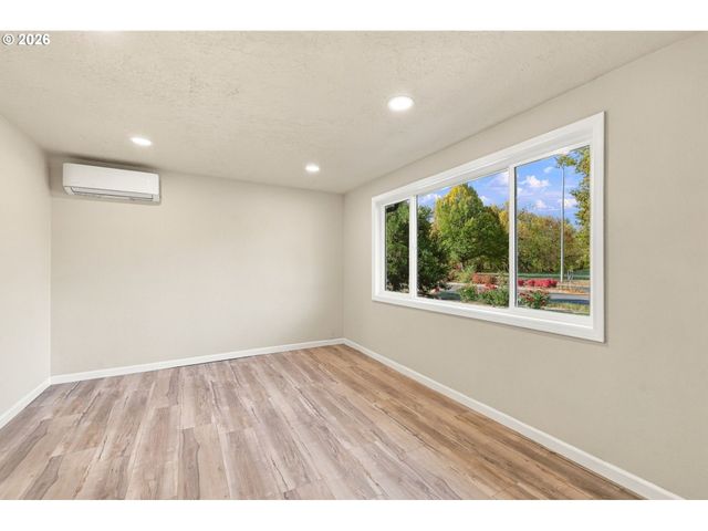 2845 HILYARD St, Eugene, OR 97405