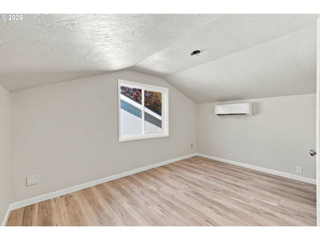 2845 HILYARD St, Eugene, OR 97405