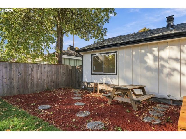 2845 HILYARD St, Eugene, OR 97405