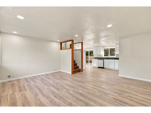 2845 HILYARD St, Eugene, OR 97405
