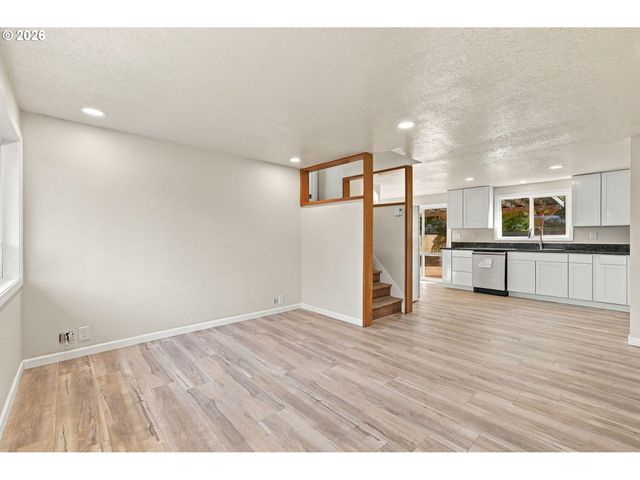 2845 HILYARD St, Eugene, OR 97405