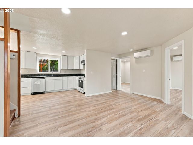 2845 HILYARD St, Eugene, OR 97405