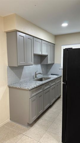 1231 N Lbj DR 9, San Marcos, TX 78666
