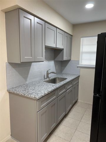 1231 N Lbj DR 9, San Marcos, TX 78666