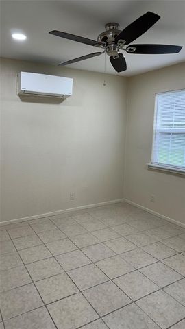 1231 N Lbj DR 9, San Marcos, TX 78666