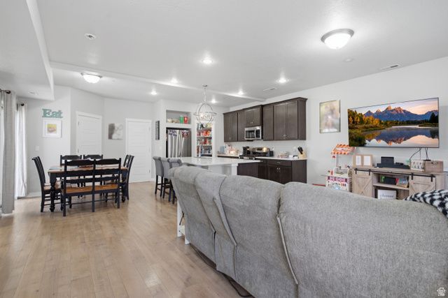 87 N RIO GRAND AVE, Farmington, UT 84025