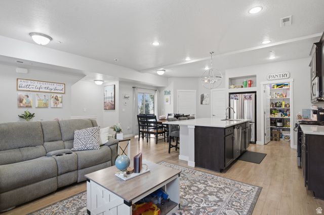 87 N RIO GRAND AVE, Farmington, UT 84025