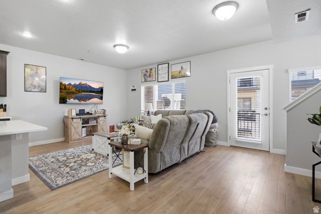 87 N RIO GRAND AVE, Farmington, UT 84025
