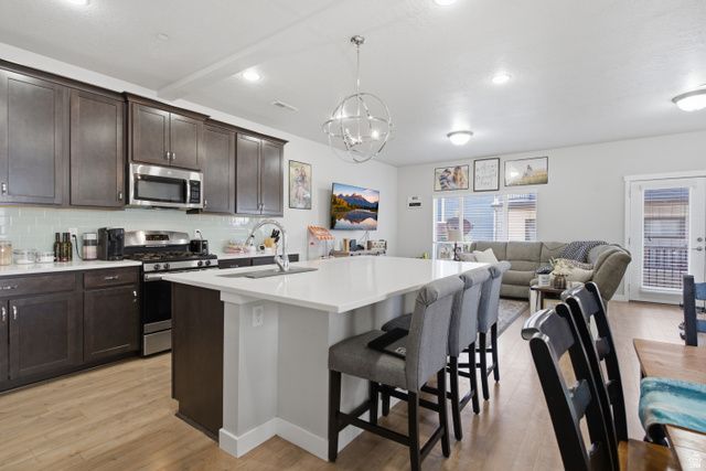 87 N RIO GRAND AVE, Farmington, UT 84025