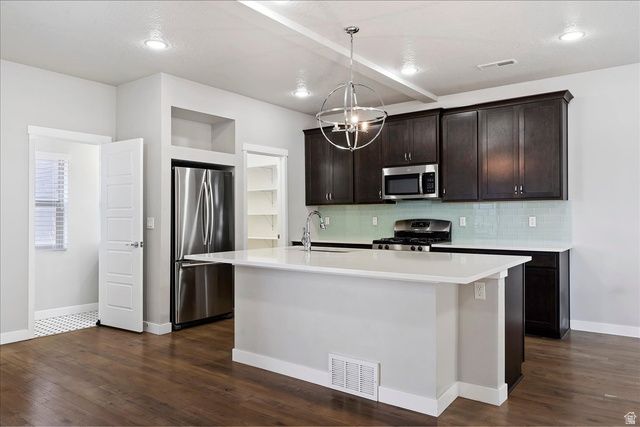 87 N RIO GRAND AVE, Farmington, UT 84025