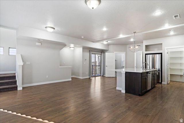 87 N RIO GRAND AVE, Farmington, UT 84025