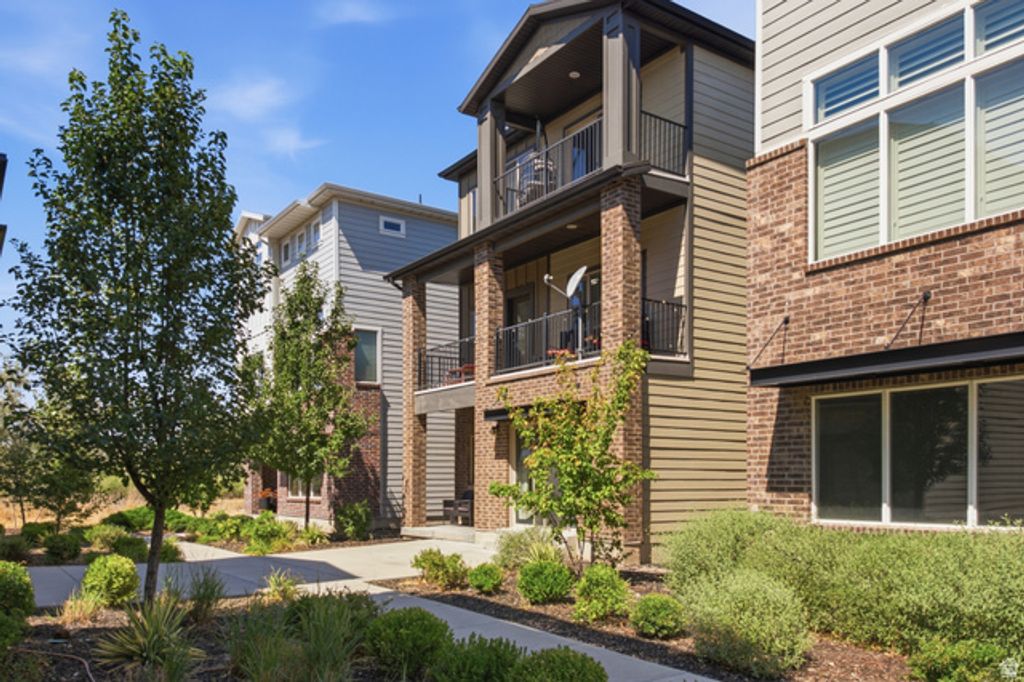87 N RIO GRAND AVE, Farmington, UT 84025